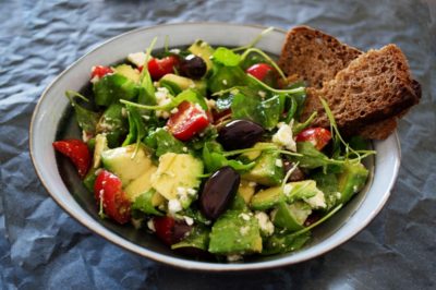 Fer klassische Ratschlag für ein fittes Leben: der Salat 