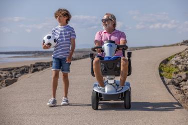Elektromobil Invacare Leo