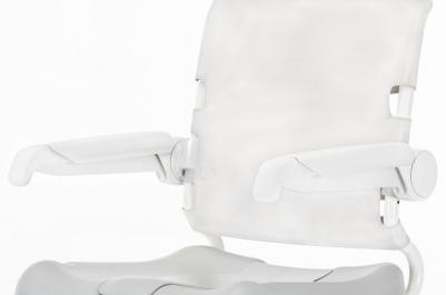Angenehm geformte Armlehnen