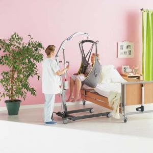 Patientenlifter Invacare Birdie Anwendungsbeispiel