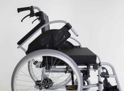 Manueller Rollstuhl Invacare Action 1 R - abschwenkbaren Armlehne