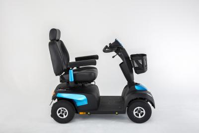 Elektromobil Invacare Comet Pro (seitliche Ansicht) 