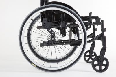 Aktivrollstuhl Invacare Action XT Detailansicht aktive Hinterradposition