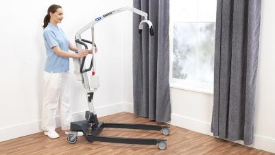 Patientenlifter Invacare Birdie EVO PLUS Anwendungsbeispiel