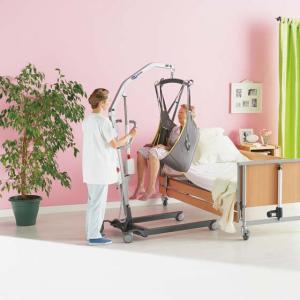 Patientenlifter Invacare Birdie Anwendungsbeispiel