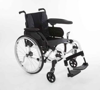 Manueller Rollstuhl Invacare Action 4 NG mit Hemi-Armauflage